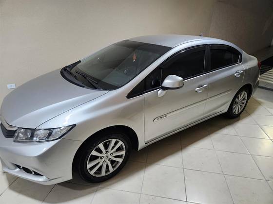 HONDA CIVIC 1.8 LXS 16V FLEX 4P AUTOMÁTICO HONDA CIVIC 1.8 LXS 16V FLEX 4P AUTOMÁTICO